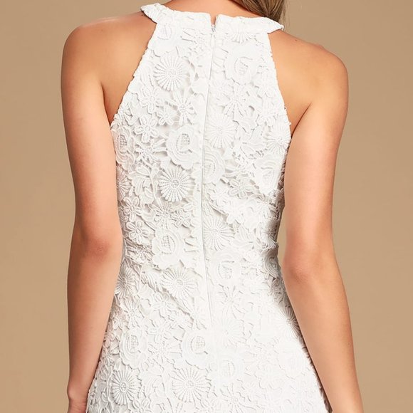 Fitted Halter Lace Dress - Picture 3 of 11